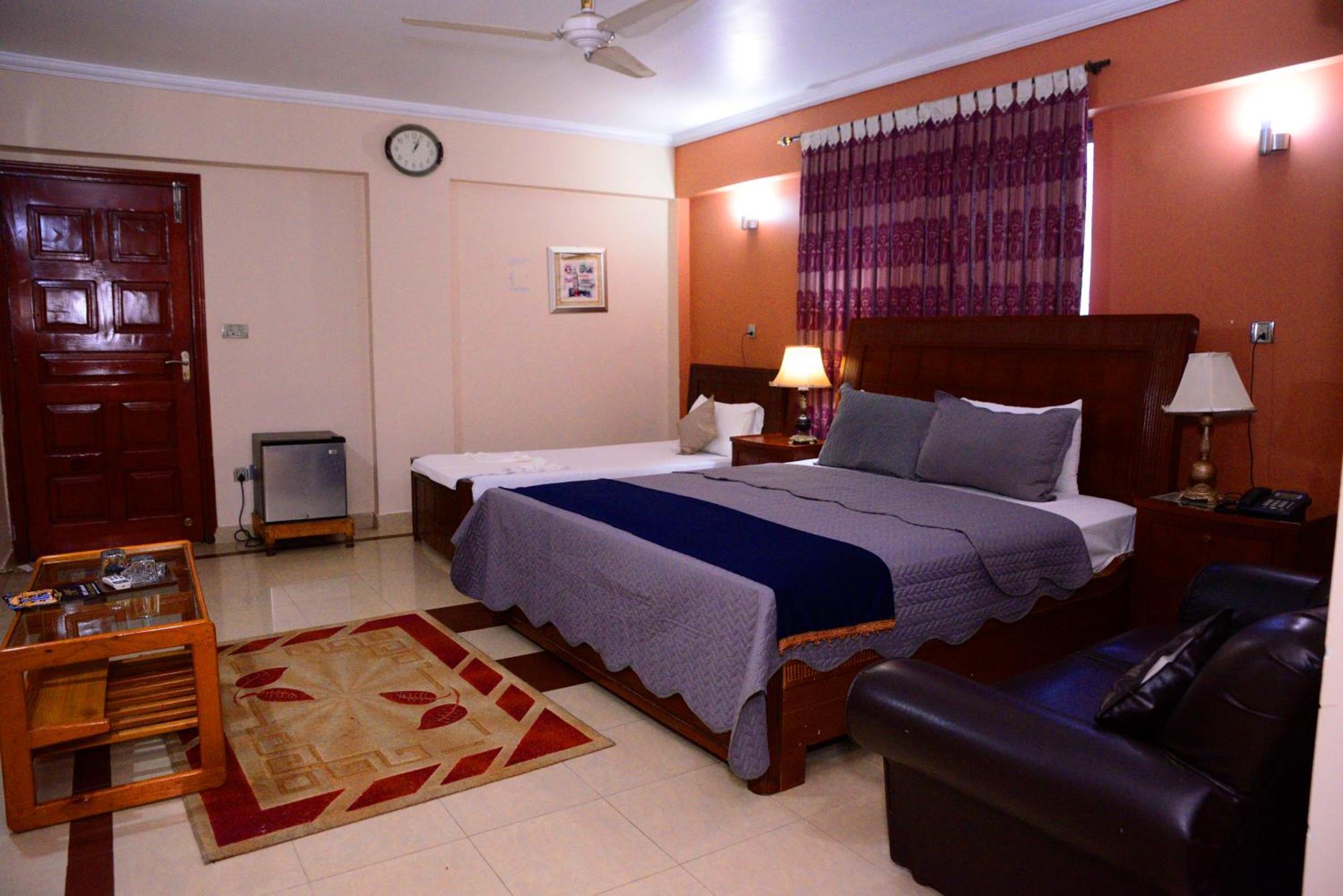 Mir Continental Hotel & Restaurant Muzafferabad Dış mekan fotoğraf